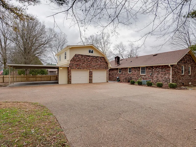 826 Victoria Dr — Photo 28