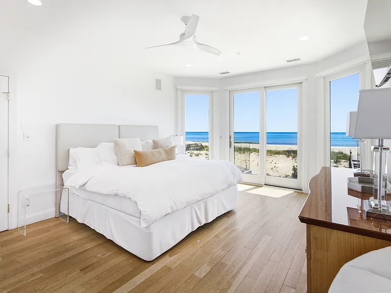 687 Dune Rd — Photo 48