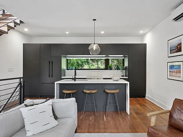 117 Underhill Ave — Photo 5