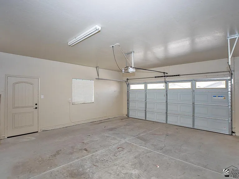 2545 S 41st Ave — Photo 18