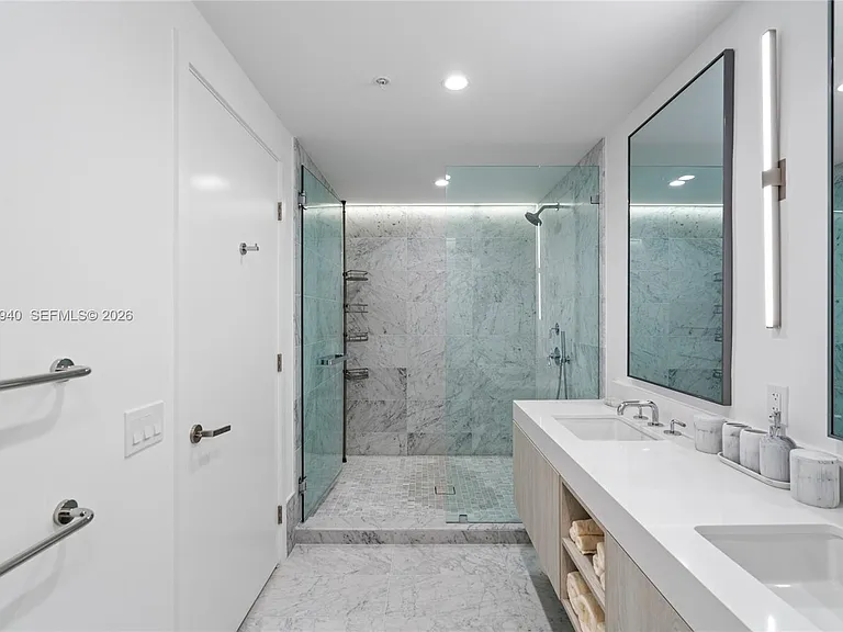 9221 E Bay Harbor Dr #408 — Photo 3