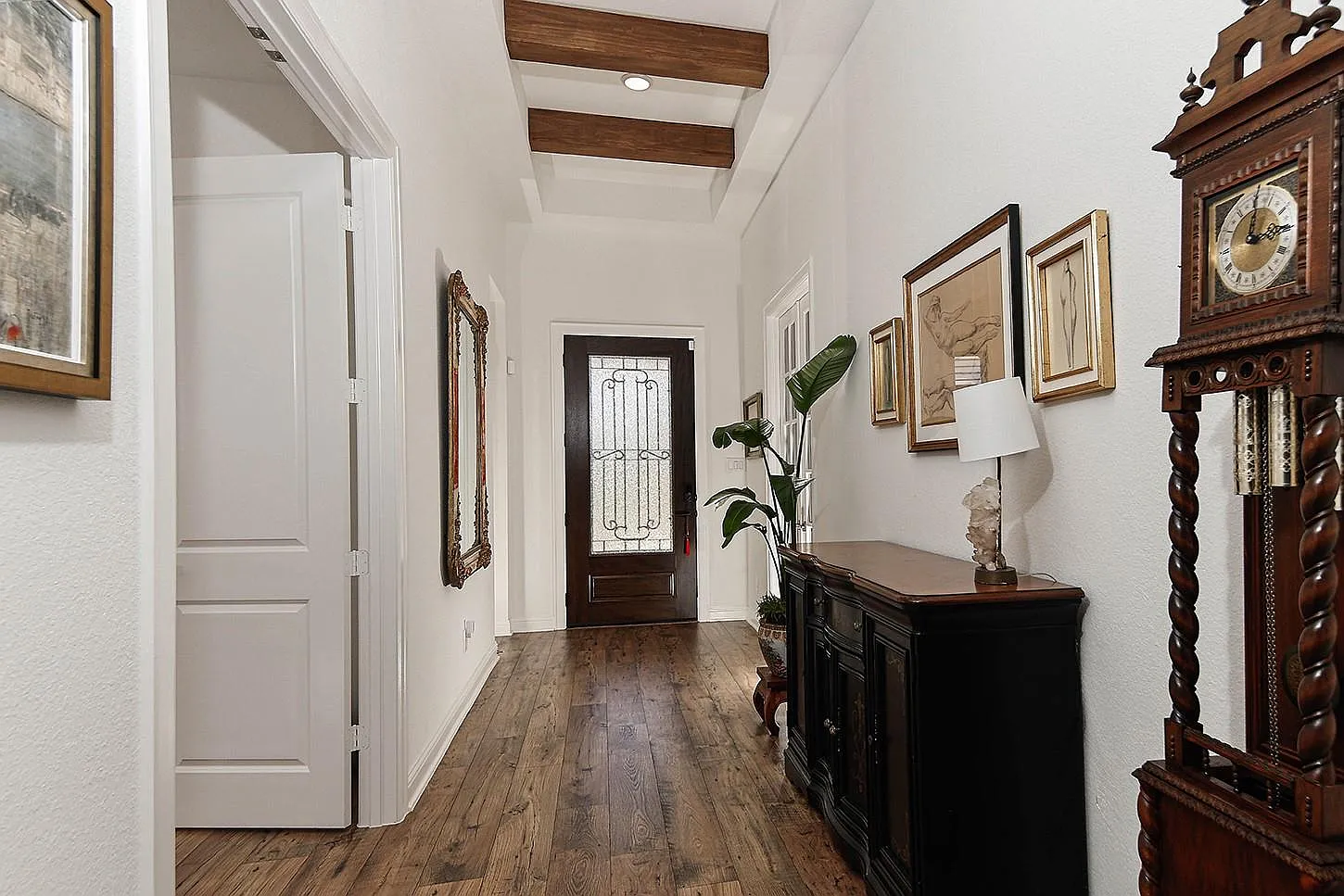 3 bed, 3.5 bath, 2850 sqft, $4,300 — Photo 3