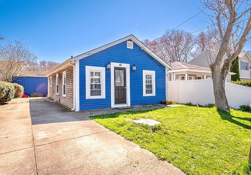 42 McCabe St, Dartmouth, MA 02748 Zillow