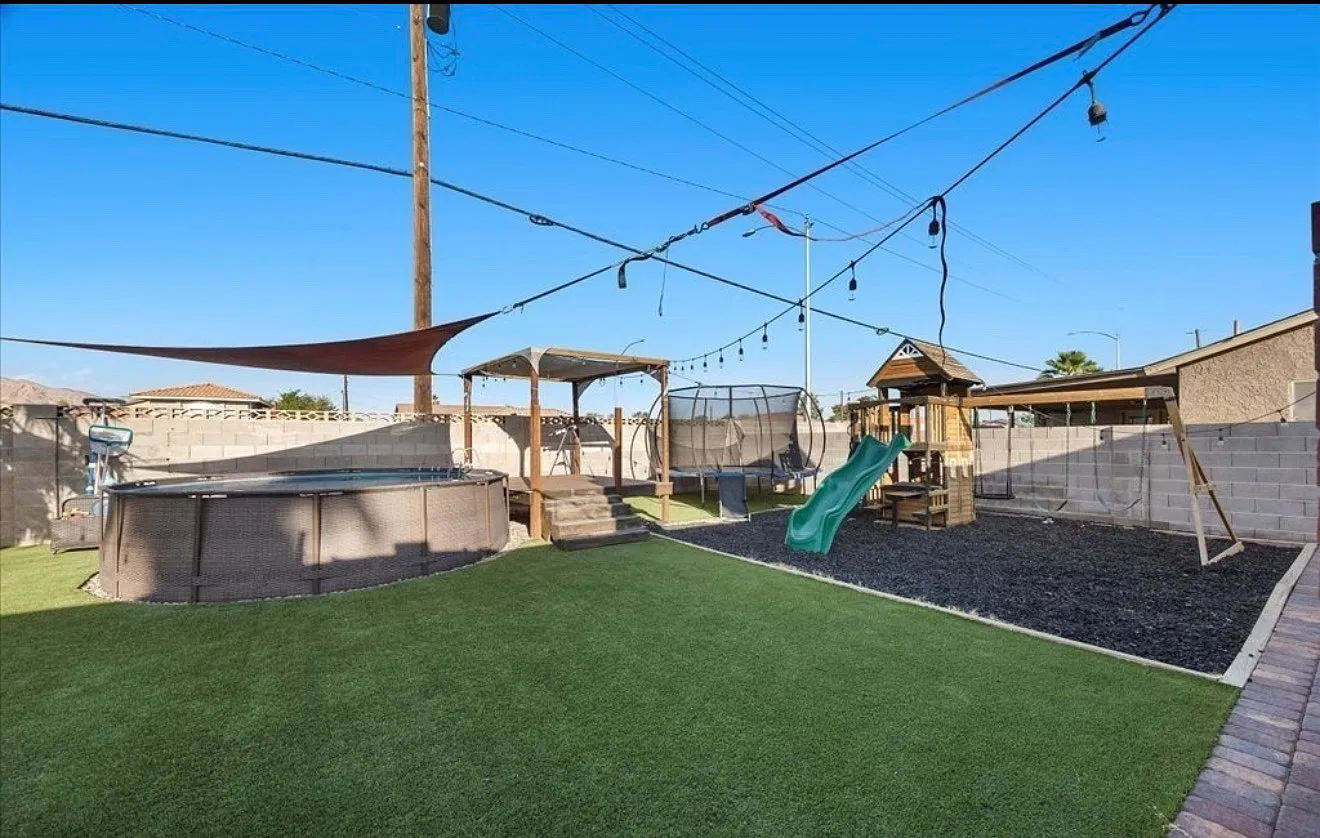 3 bed, 1247 sqft, $2,200 — Photo 3