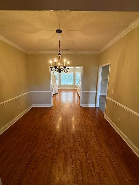 3 bed, 2.0 bath, 2429 sqft, $2,150 — Photo 3