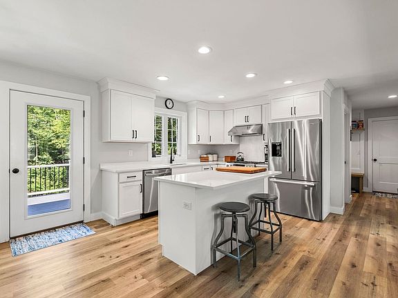 3rd image of 490 Sand Hill Road