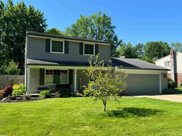 23892 Indianwood St, Clinton Township, MI 48035