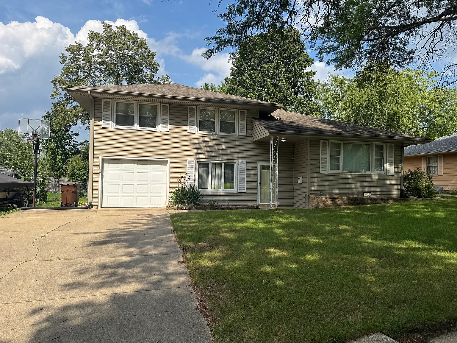 3 bed, 1614 sqft, $1,700 — Photo 1