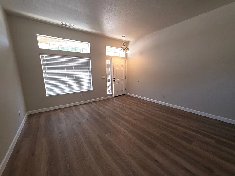 918 Desert Breeze Way — Photo 12