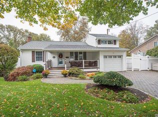 13 Peartree Ln, Huntington Station, NY 11746
