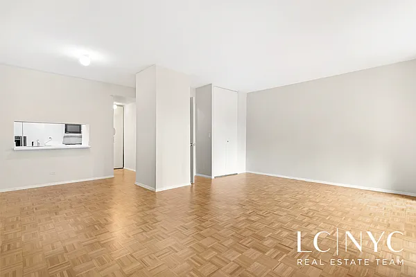 Rented by Keller Williams NYC | media 22