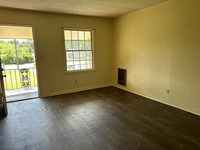 2 bed, 700 sqft, $750 — Photo 2