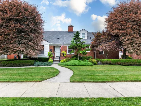 28051 Garfield St, Roseville, MI 48066
