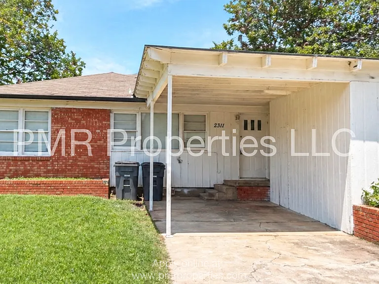 2311 NW Denver Ave — Photo 1