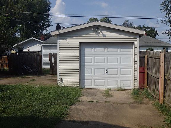 2nd image of 1104 E Gum St