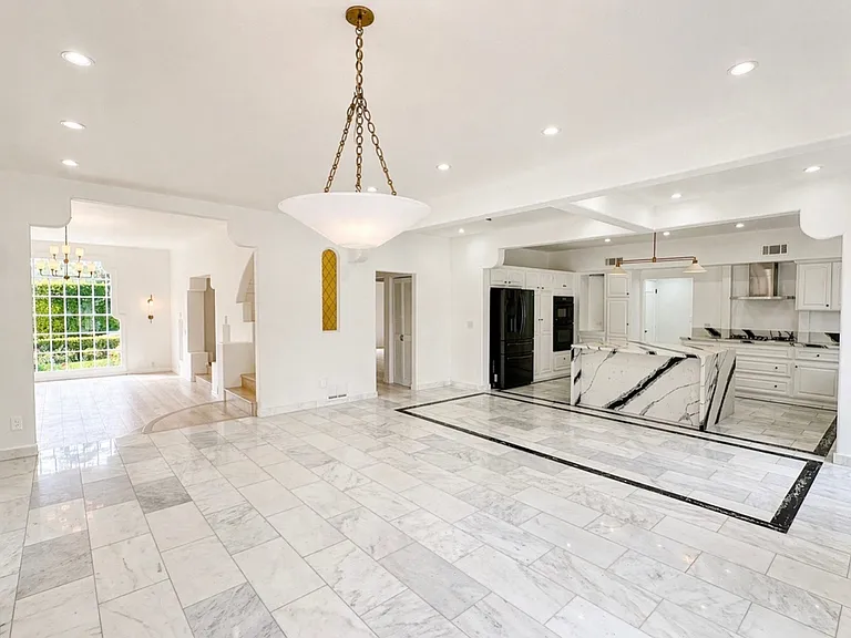 710 Adelaide Pl — Photo 6