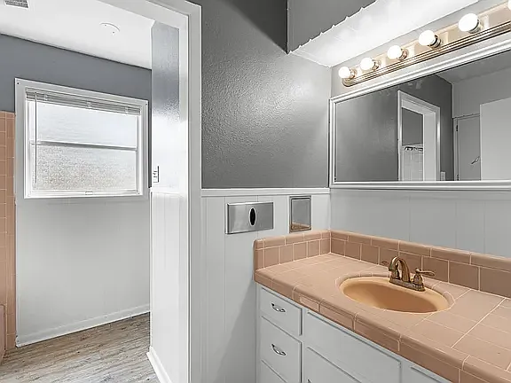 Spacious Hall bathroom with lots of light and new paint