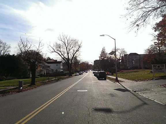 5th image of 158 Glenwood Ave
