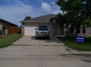 8104 Broken Arrow Rd, Fort Worth, TX 76137