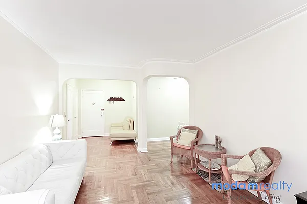 Sold by Moda Realty | media 14