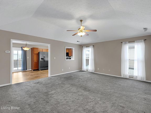 3rd image of 3330 Rainview Cir