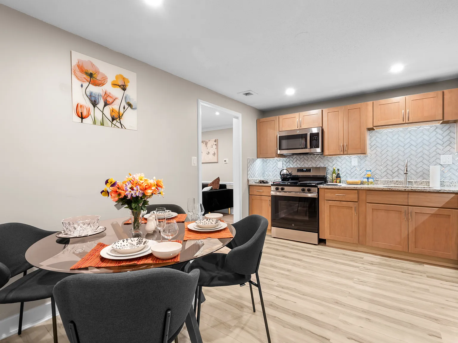 3 bed, 1273 sqft, $2,385 — Photo 2