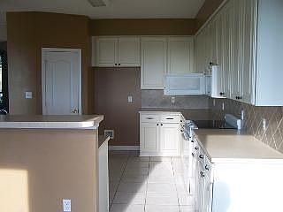 3rd image of 3212 Townshend W