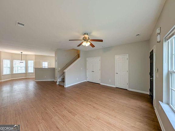 3rd image of 511 Creel Ln