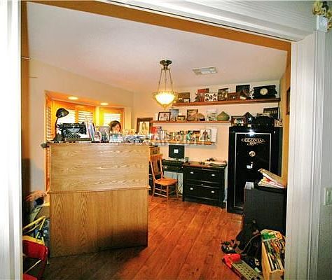 4th image of 5825 Mary Way