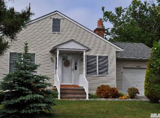 650 E Gillette Dr, East Marion, NY 11939