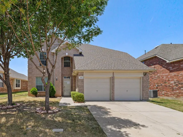 312 Brasher Ln, Euless, TX 76040