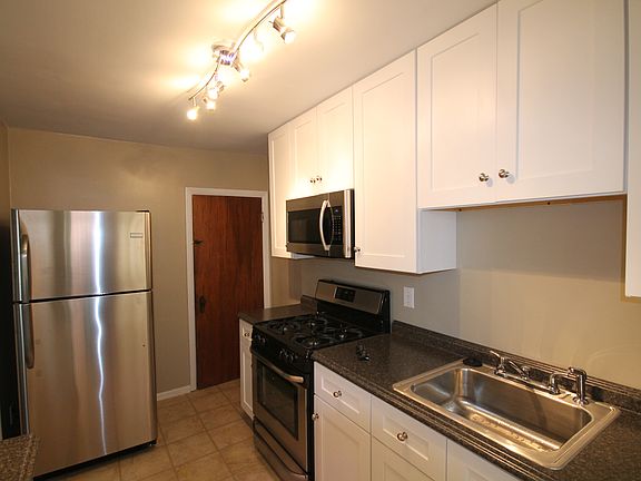 4th image of 1784 Northwest Blvd