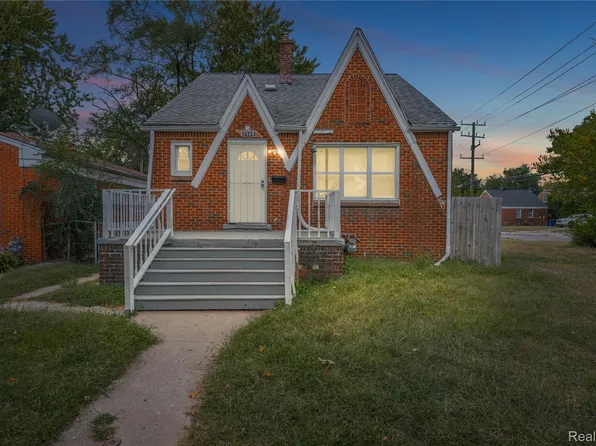 16253 Strathmoor St, Detroit, MI 48235