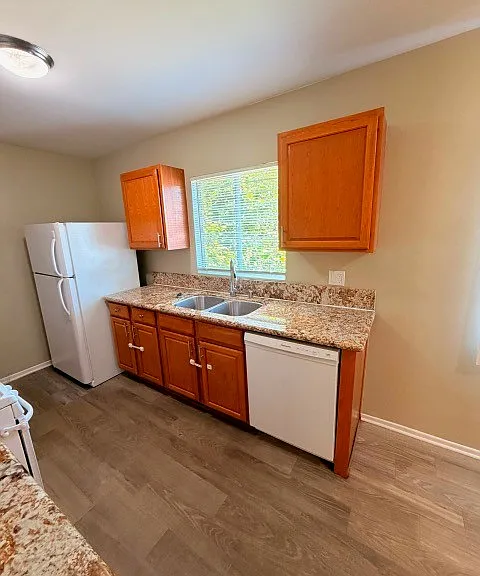 17620 Burbank Blvd #9 — Photo 7