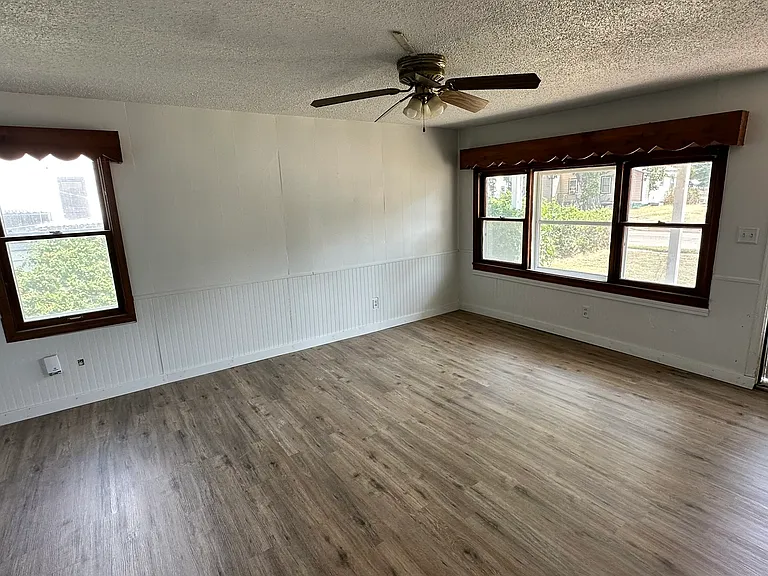 425 Liberty St — Photo 2