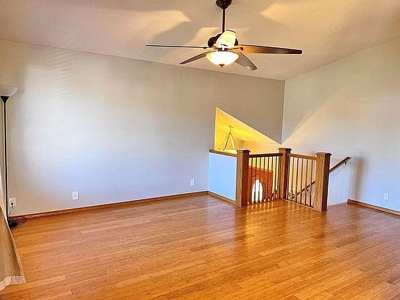 Living Room/Entrance, Upper Level