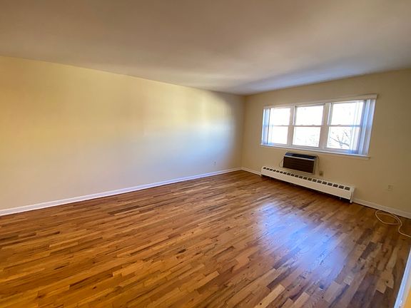 4th image of 24-19 43rd St #33