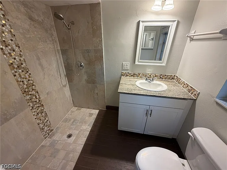 702 SE 47th St #2 — Photo 20