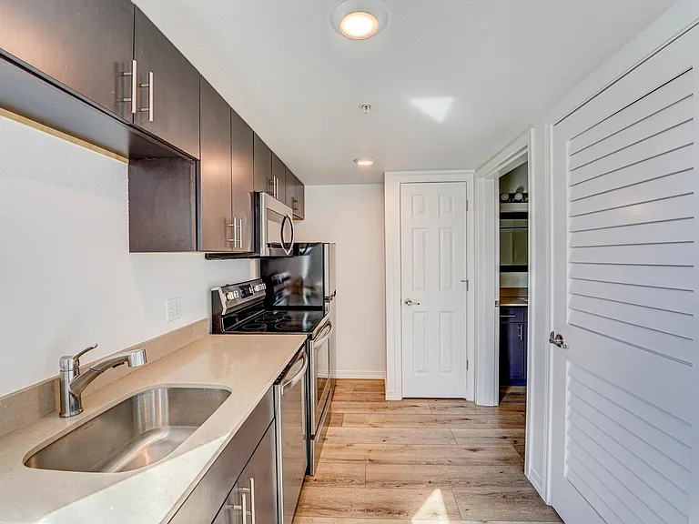 560 1st Ave N #101 — Photo 5