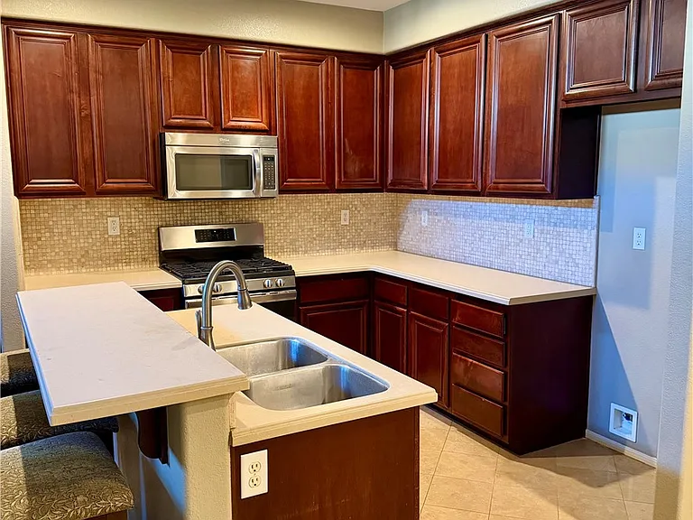 4996 Arborwood Ln — Photo 2
