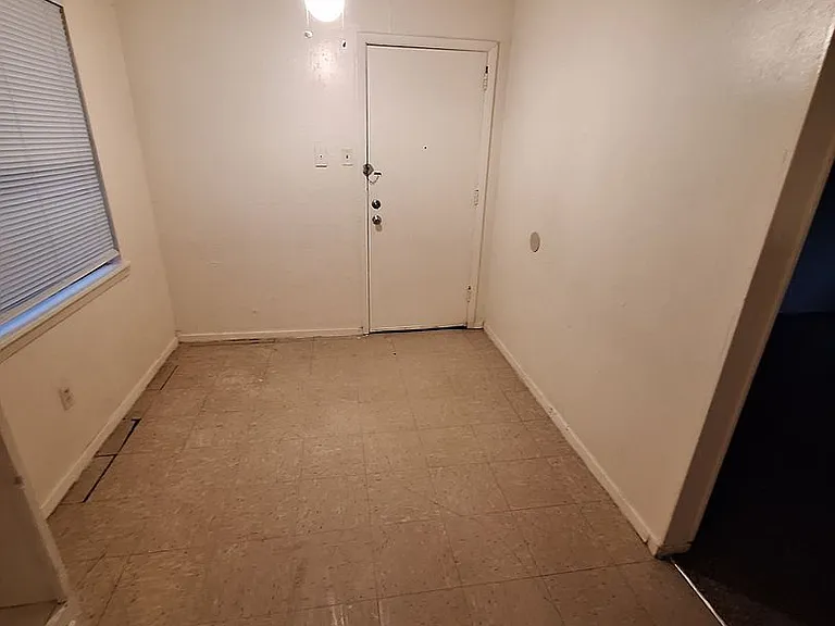 518 N Bowie Dr — Photo 6
