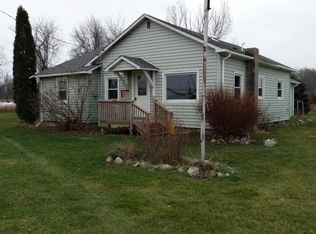 3190 E Fleck Rd, Edmore, MI 48829