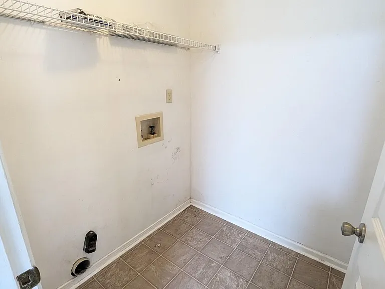 1625 Campbell Dr N — Photo 10