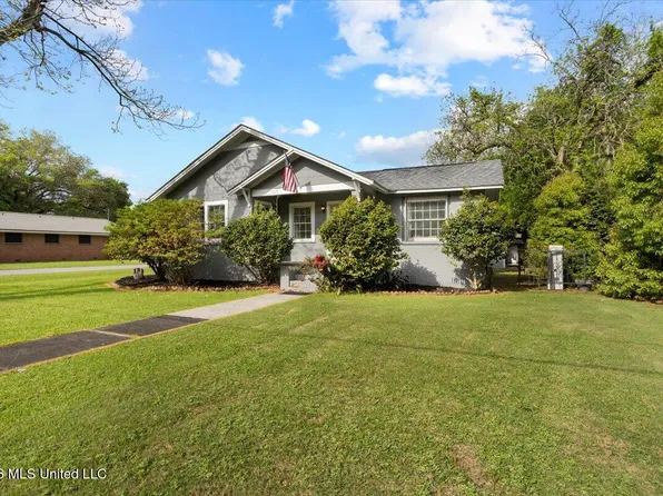 172 Holmes St, Lucedale, MS 39452