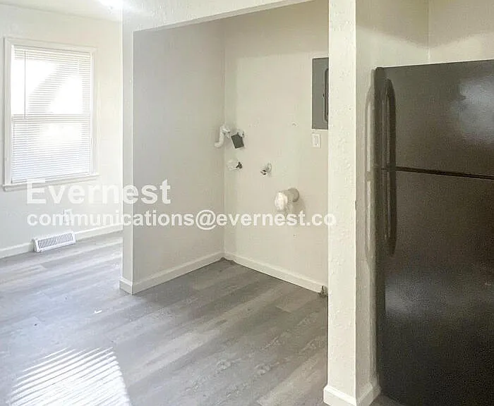 2811 E 58th St — Photo 5