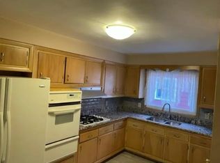 6284 Stanbury Rd, Cleveland, OH 44129