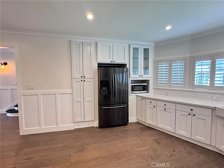 2716 S La Salle Ave — Photo 17