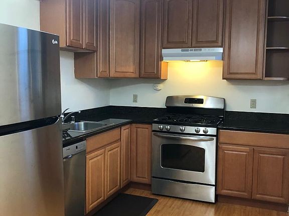 4th image of 2695 Greenwich St
