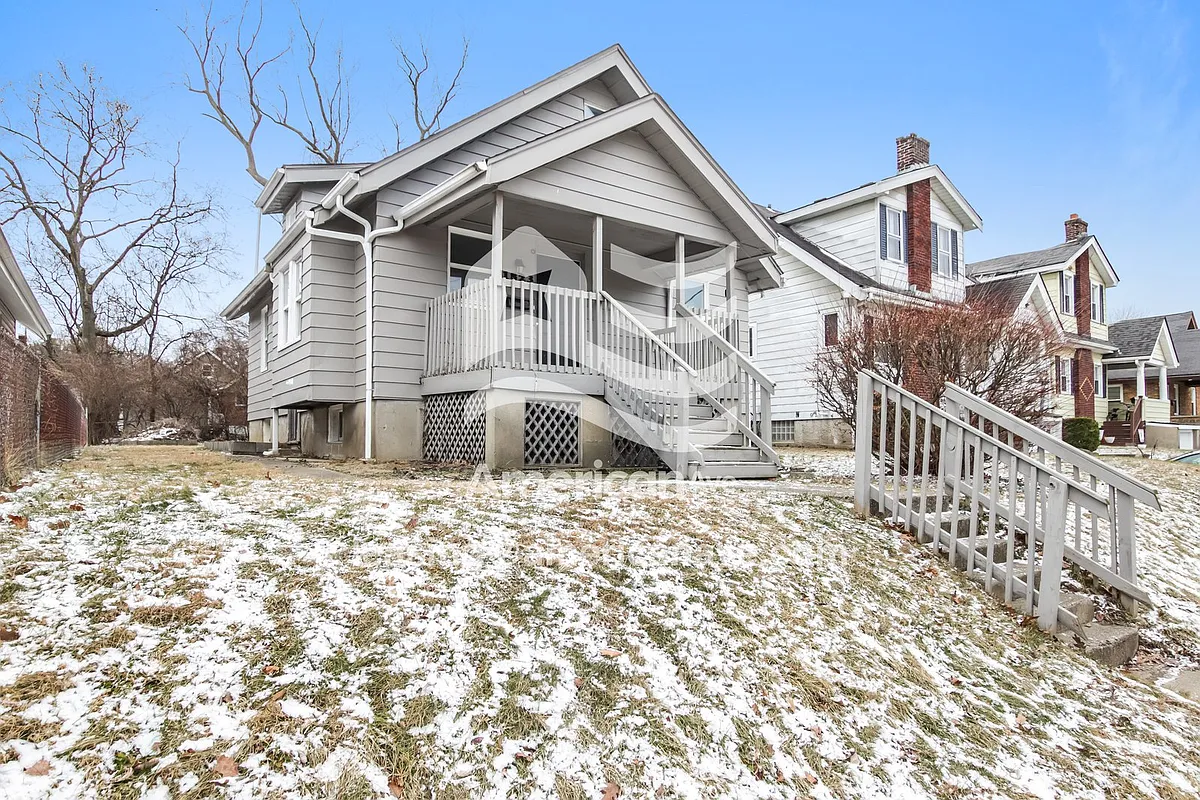 1457702_002_front_view_2.jpg - 1823 Sundale Ave