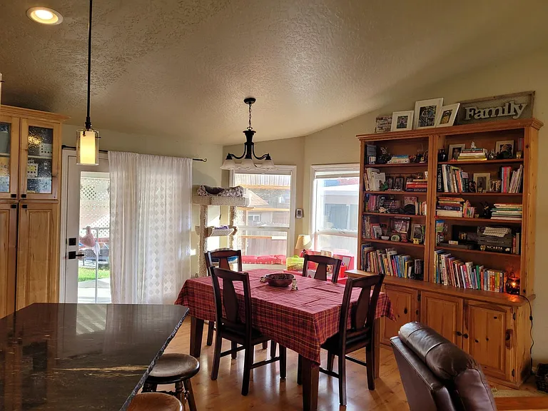 2212 Jodi Ave — Photo 8